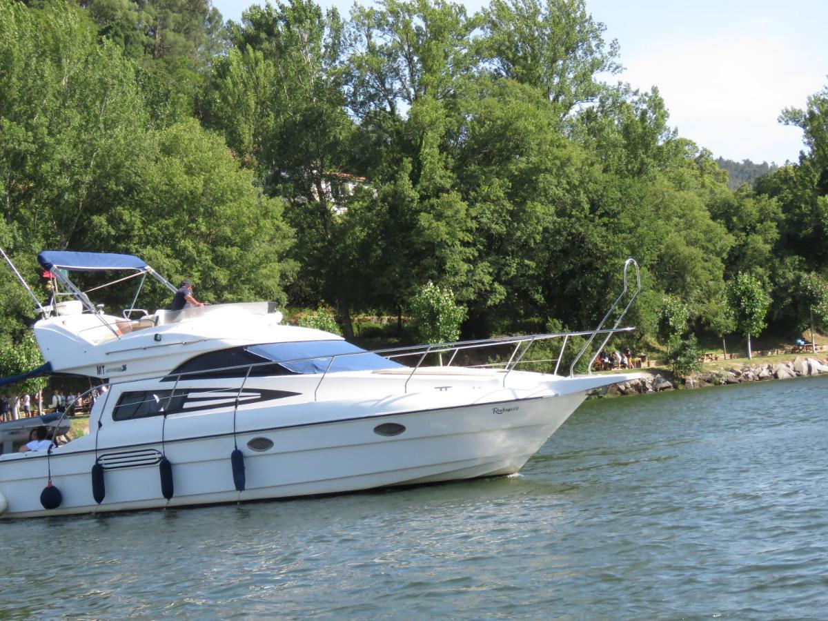 Отель Aquadouro Yacht Radames - Sleep Boat Experience Каштелу-ди-Пайва Экстерьер фото