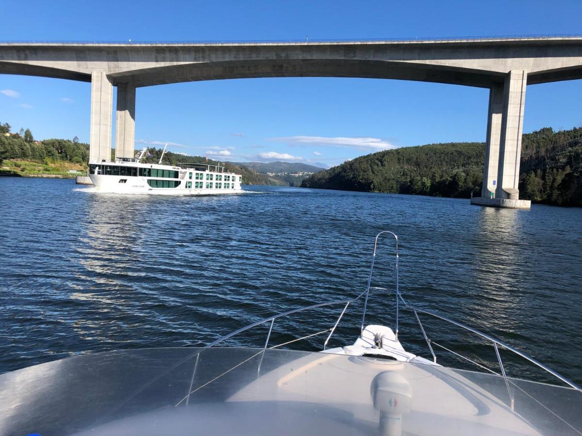Отель Aquadouro Yacht Radames - Sleep Boat Experience Каштелу-ди-Пайва Экстерьер фото