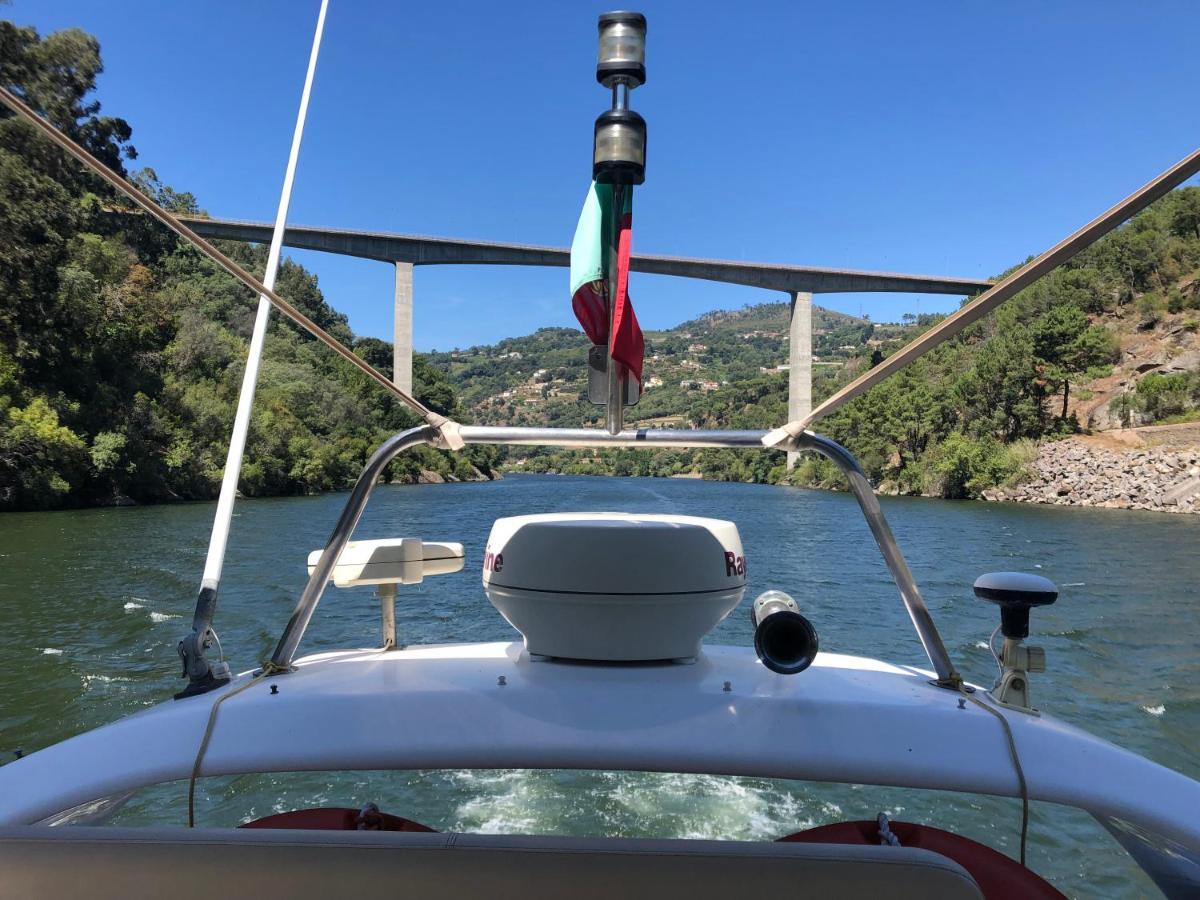 Отель Aquadouro Yacht Radames - Sleep Boat Experience Каштелу-ди-Пайва Экстерьер фото
