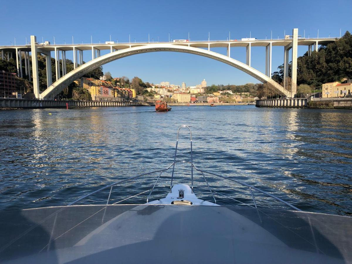 Отель Aquadouro Yacht Radames - Sleep Boat Experience Каштелу-ди-Пайва Экстерьер фото