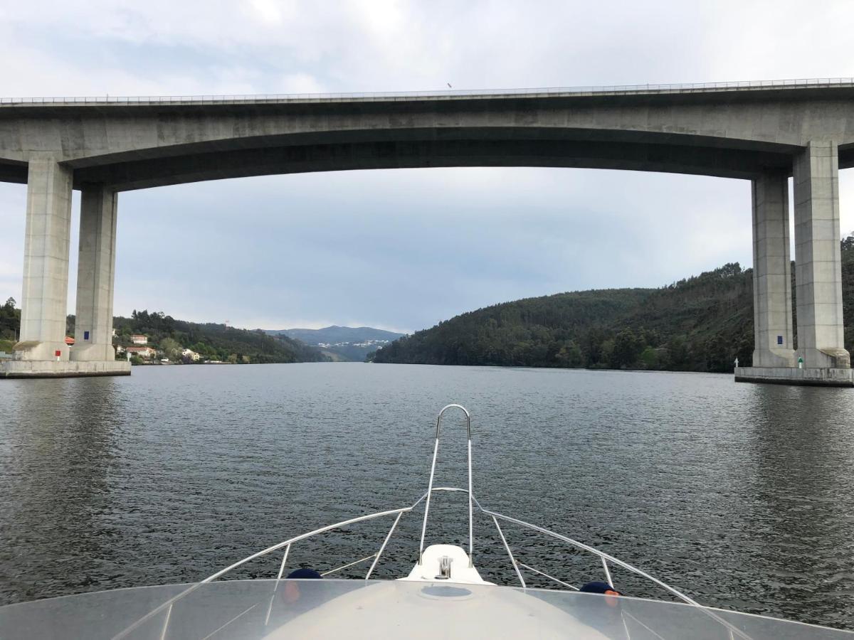 Отель Aquadouro Yacht Radames - Sleep Boat Experience Каштелу-ди-Пайва Экстерьер фото
