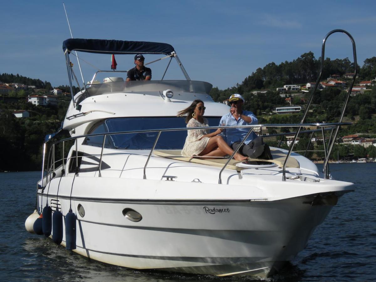 Отель Aquadouro Yacht Radames - Sleep Boat Experience Каштелу-ди-Пайва Экстерьер фото