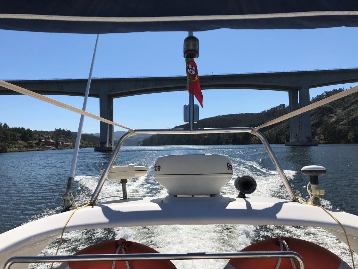 Отель Aquadouro Yacht Radames - Sleep Boat Experience Каштелу-ди-Пайва Экстерьер фото