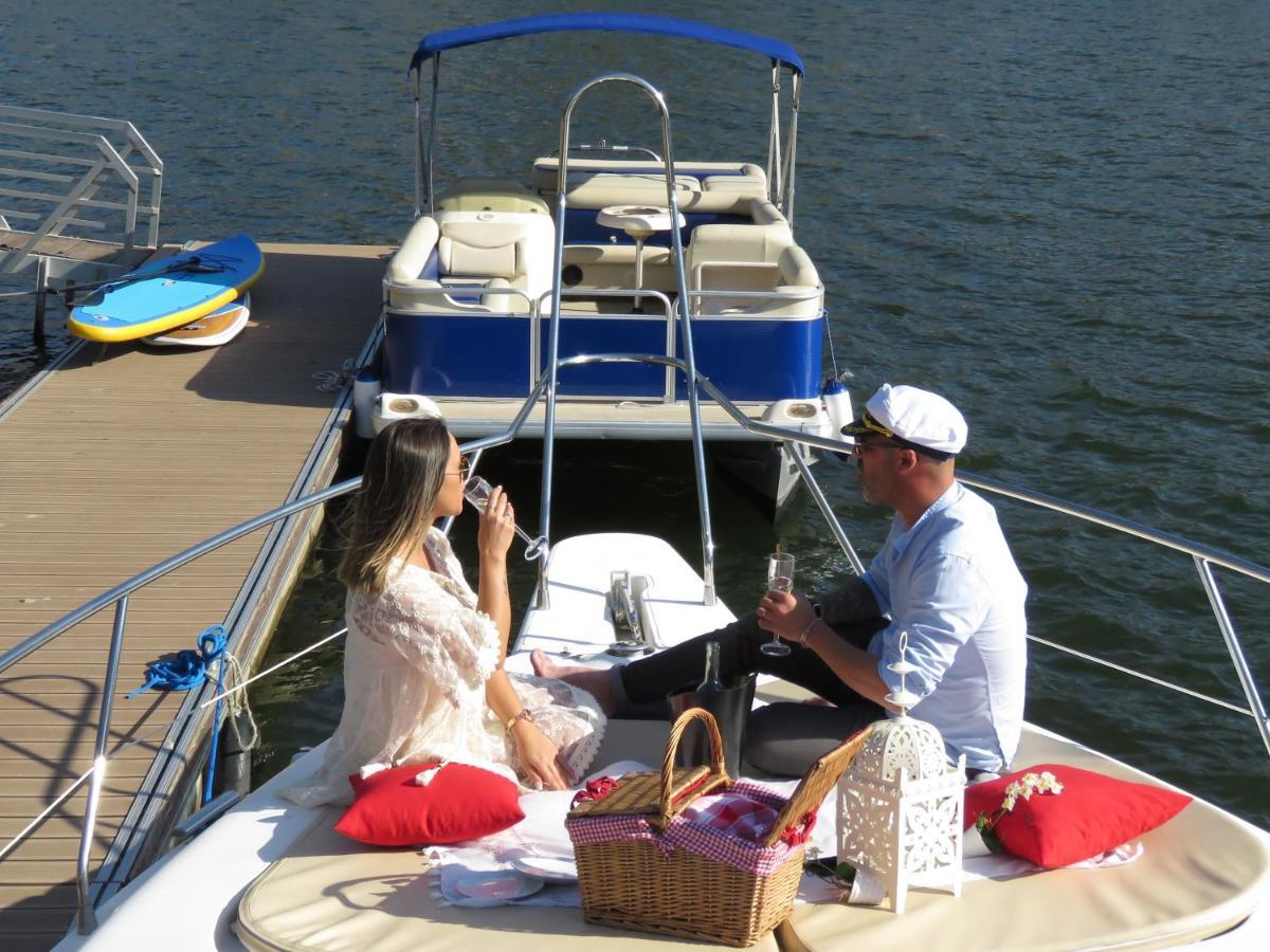 Отель Aquadouro Yacht Radames - Sleep Boat Experience Каштелу-ди-Пайва Экстерьер фото