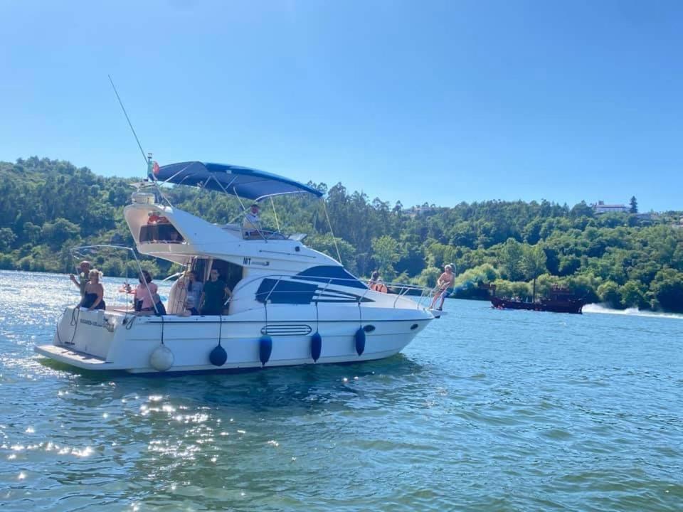 Отель Aquadouro Yacht Radames - Sleep Boat Experience Каштелу-ди-Пайва Экстерьер фото