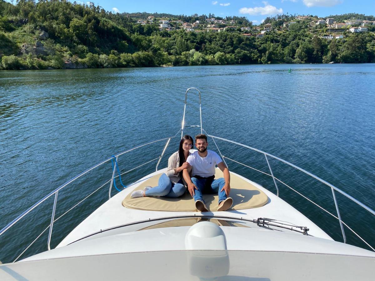 Отель Aquadouro Yacht Radames - Sleep Boat Experience Каштелу-ди-Пайва Экстерьер фото