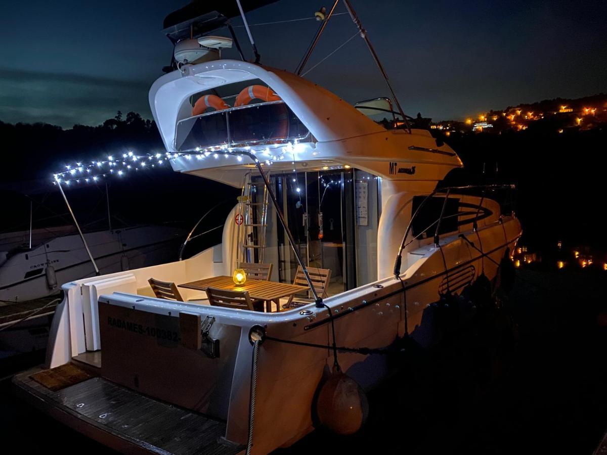Отель Aquadouro Yacht Radames - Sleep Boat Experience Каштелу-ди-Пайва Экстерьер фото