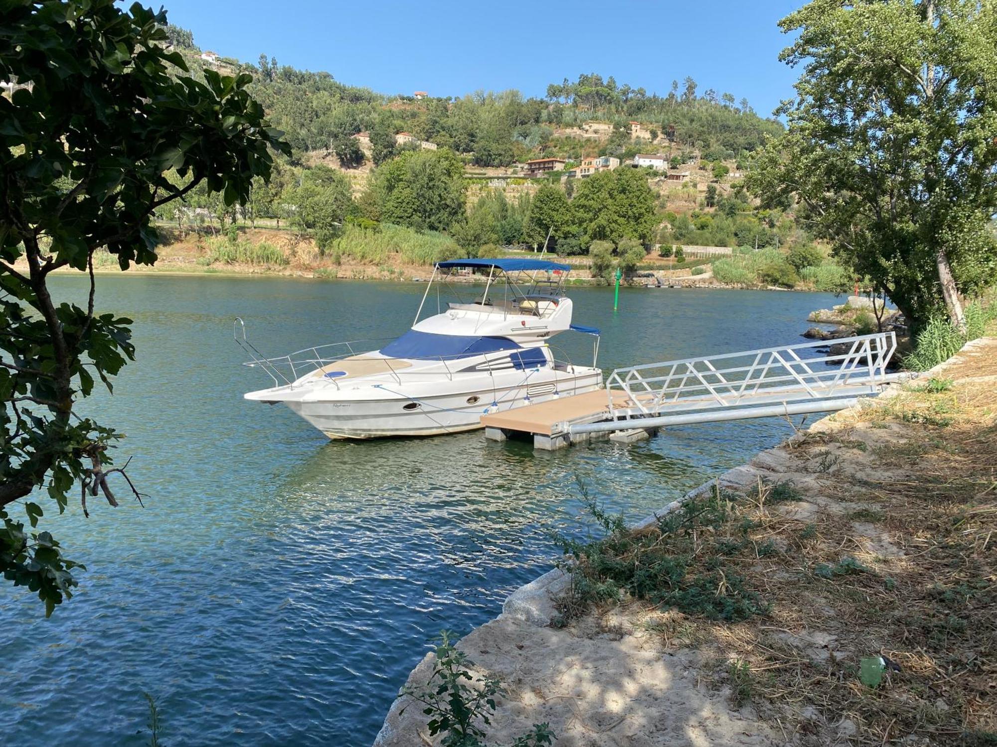 Отель Aquadouro Yacht Radames - Sleep Boat Experience Каштелу-ди-Пайва Экстерьер фото